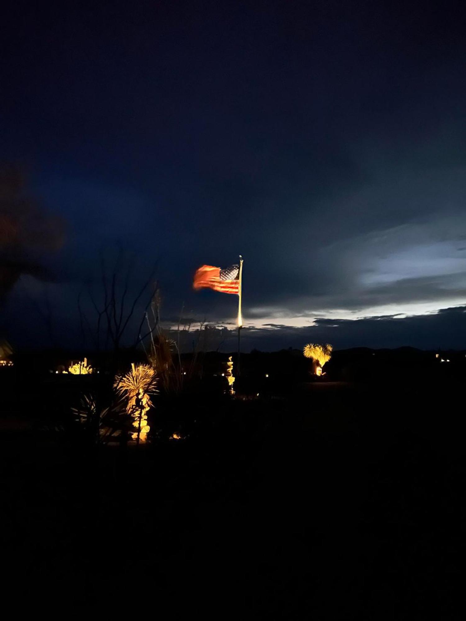 Hole In The Wall Getaway - Usa Mexico Border Bed And Breakfast コロンバス  エクステリア 写真