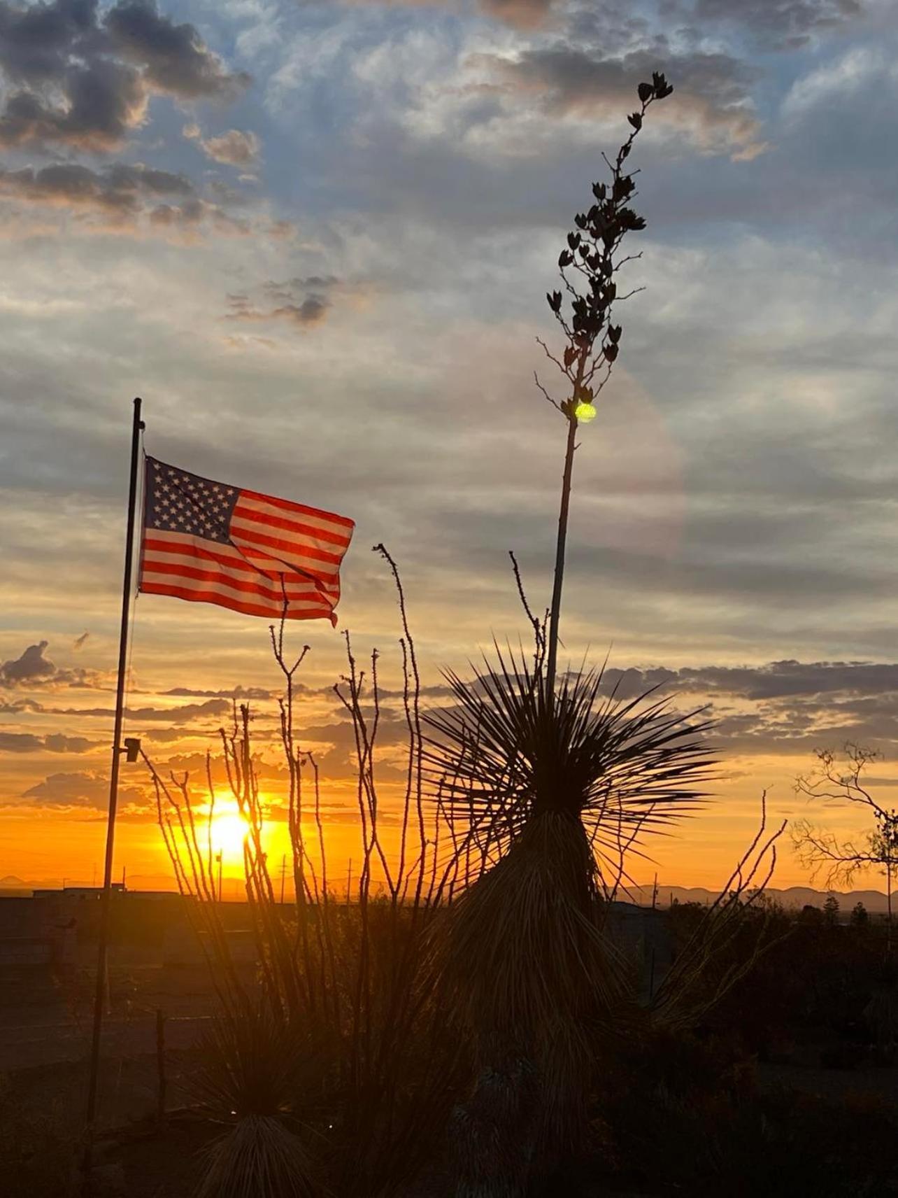 Hole In The Wall Getaway - Usa Mexico Border Bed And Breakfast コロンバス  エクステリア 写真