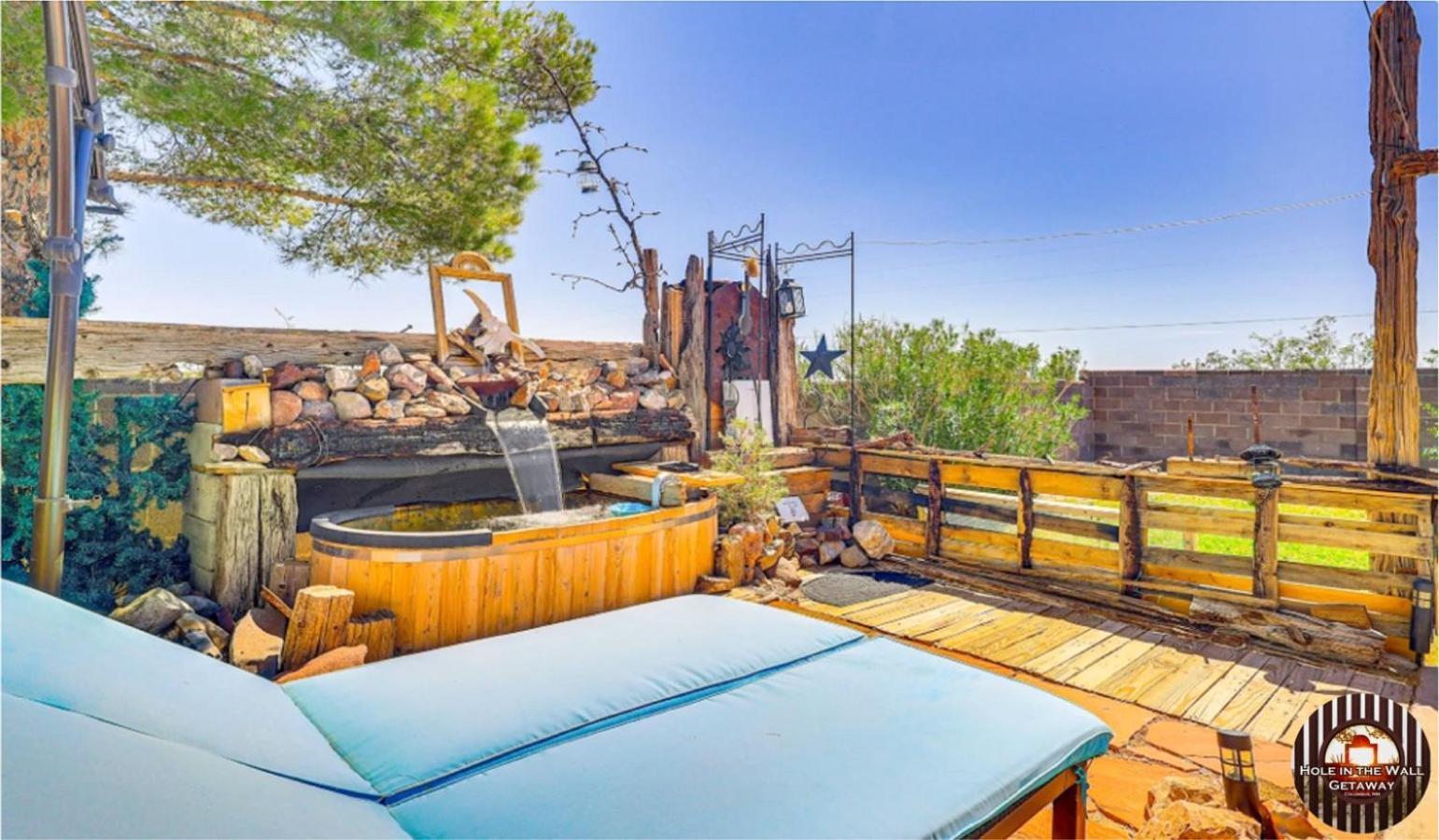 Hole In The Wall Getaway - Usa Mexico Border Bed And Breakfast コロンバス  エクステリア 写真
