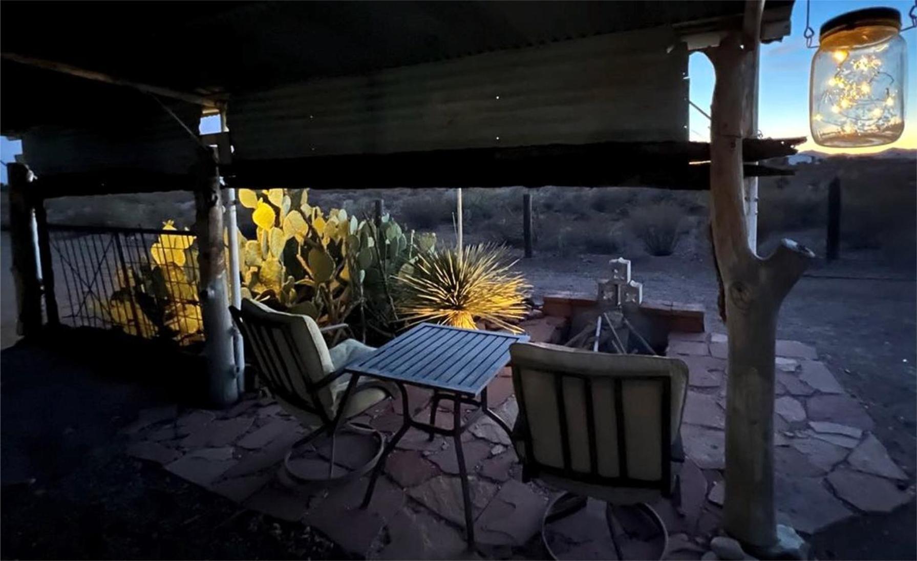 Hole In The Wall Getaway - Usa Mexico Border Bed And Breakfast コロンバス  エクステリア 写真